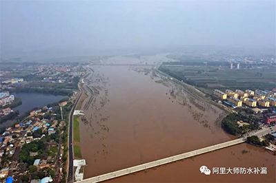 山西暴雨過(guò)后，她看著自家房子傻眼了……
